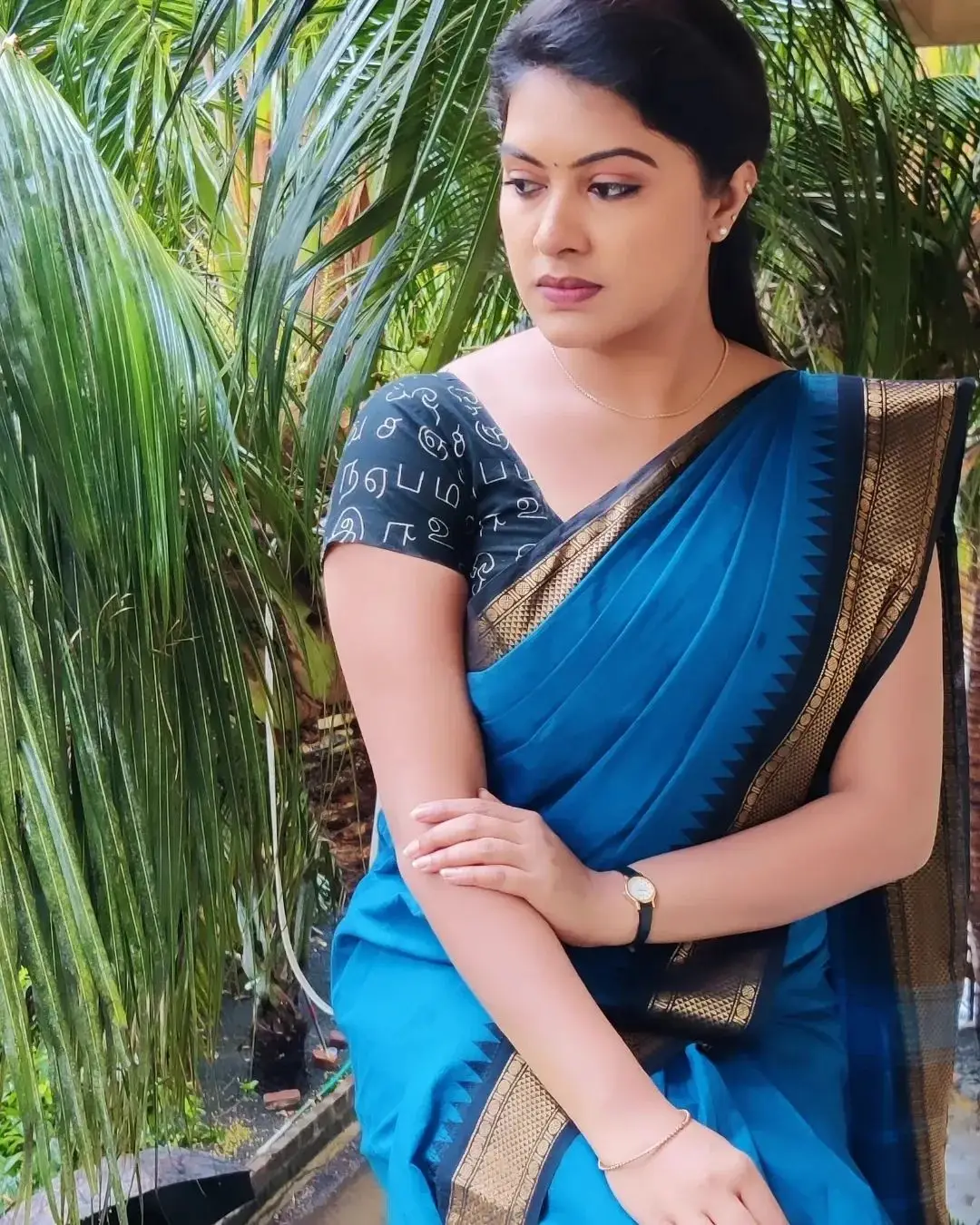 Tamil TV Actress Rachitha Mahalakshmi Photos In Blue Saree Blouse